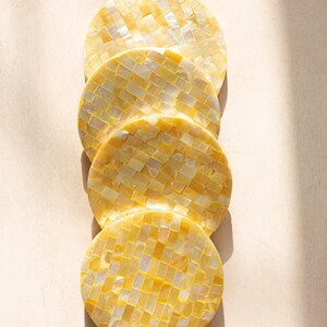 Posavasos de nácar amarillo hechos a mano - Juego de 4