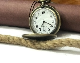 Vintage Brass Pocket Watch Keychain – Classic Quartz Clock Keyring