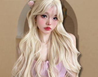Lange gewellte blonde Perücke mit Pony, hitzebeständiges synthetisches Haar, natürliches Aussehen für den täglichen Gebrauch und Cosplay-Stil, Geschenk für sie