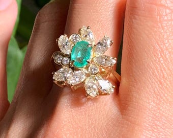 Brilliant Emerald and Diamond Cluster Ring 18k Yellow Gold