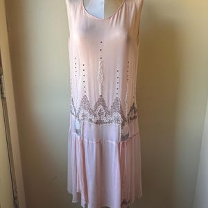 Vestido estilo charlestón rosa ruborizado estilo años 20 con cuentas - Art Déco Beadwork
