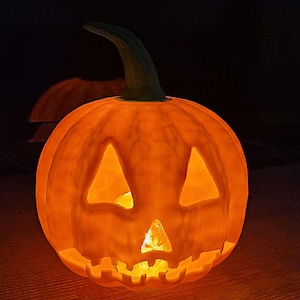 3D gedrucktes Jack-O-Lantern mit flackerndem LED-Teelicht - Halloween Dekoration, gruselige Kürbislaterne