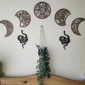 Moon Phase Wall Hanging – Set of 5 Wooden Lunar Decor Pieces – Boho Celestial Wall Art – Spiritual Witchy Room Decor – 3 Colors