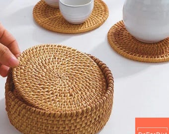 Gewebtes Rattan-Untersetzer-Set mit Halter Rustikale Boho-Getränke-Untersetzer für Kaffeetisch Natürliche Weidenschalen-Tassenmatten für Wohnkultur