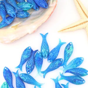 Ocean Blue & Turquoise Fish Charm, German Resin, 27mm, 1 Pendant, DIY Jewelry Making, Focal Pendant, DIY Crafts, Lightweight, Waterproof