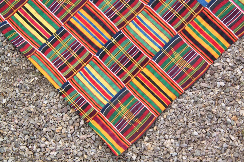 Ewe Kente Tuch aus Ghana, 1970's Vintage, Tribal gewebtes Textil, mehrfarbiger Wandbehang, afrikanische Innendekoration, gestreiftes Wohndekor Bild 3