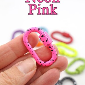 Enamel Carabiner Oval Screw Lock Clasp, Splatter Paint, Bag Charm, 37x22mm, Jewelry Making, DIY Crafts, Keychain Neon Pink