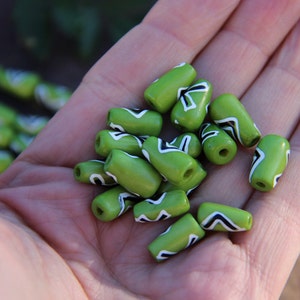 Green Arrow: Hand Painted Stained Teardrop Bone Beads, 6x13mm, 16 beads, White & Black, Indian Cow Bone, Craft, Jewelry Making Supply image 5