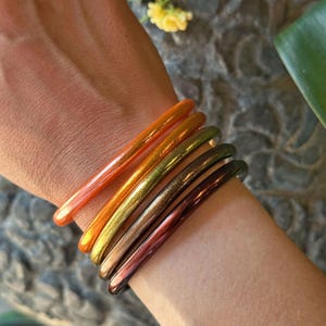 アームパーティースタック：タイの寺院のブレスレット、お守りの寺院のラッシュ、金箔のバングルセット Pumpkin Spice Stack