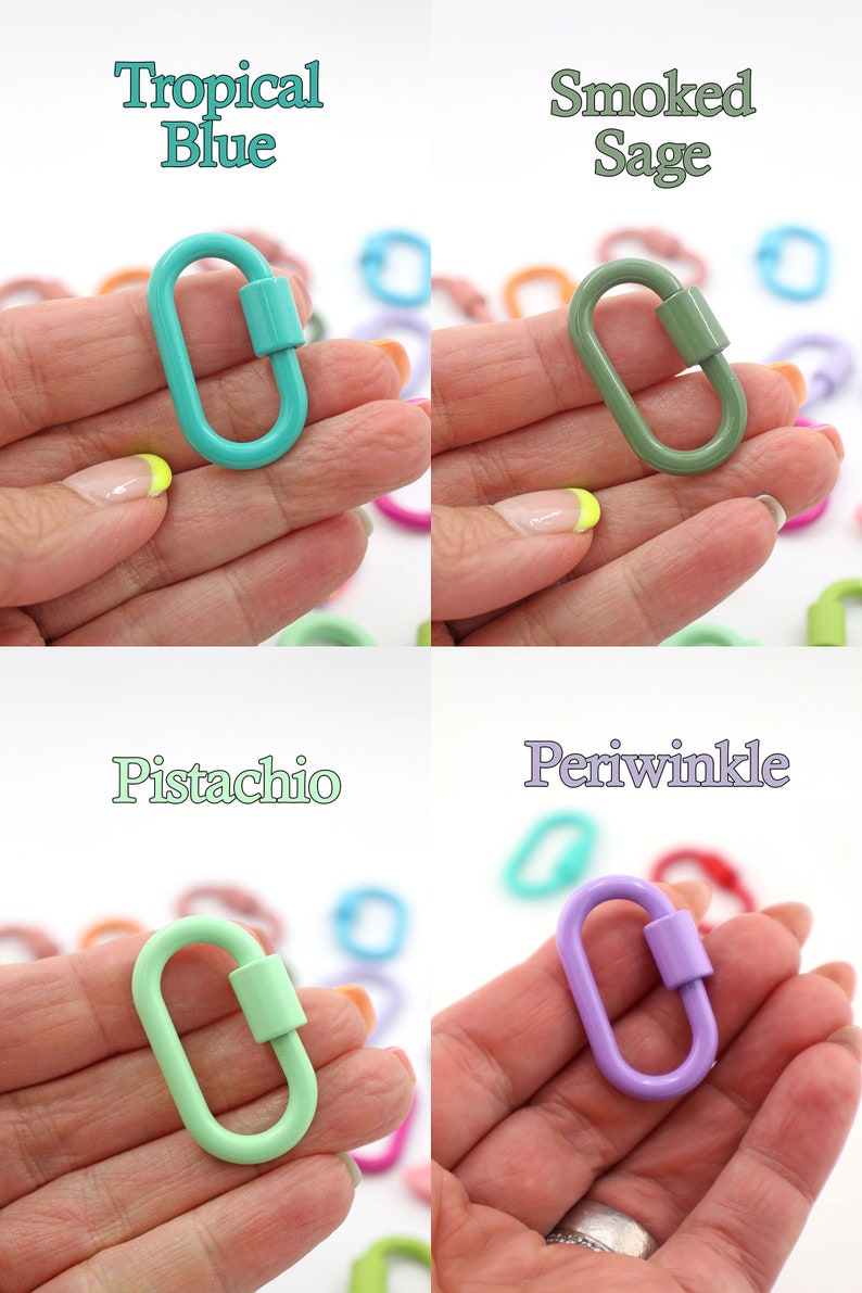 Puede incluir: Cuatro cierres de langosta met&aacute;licos de diferentes colores, cada uno sostenido en una mano. Los colores son azul tropical, salvia ahumada, pistacho y periwinkle.