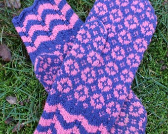 Finely Hand Knitted Estonian lady's Mittens in Purple and Pink - warm and windproof