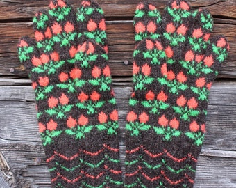 Finely Hand Knitted Seto (Estonian) Gloves in Siberian style Salmon Pink on natural Brown