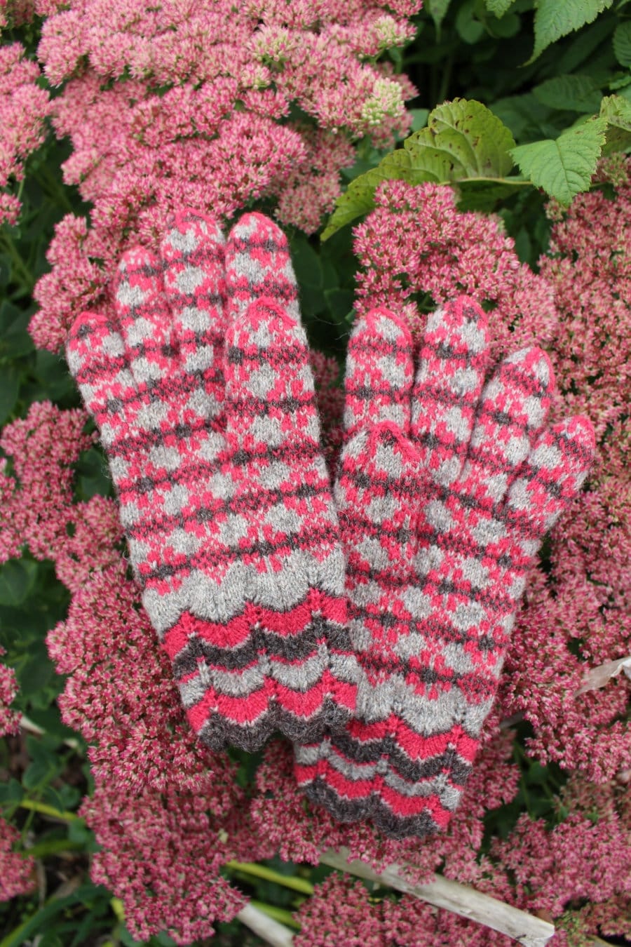 Finely Knitted Estonian Lady's Gloves in Vigala Style in Pink and Natural grey and Natural Brown Yarn from Kihnu Island