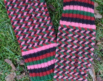 Finely Hand Knitted Estonia Lady's Mittens in Rõngu Piglet Pattern Pink Red Green Black