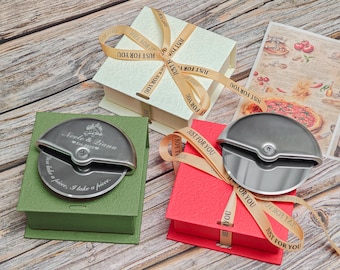Set regalo con taglia pizza personalizzato e inciso, taglia pizza in acciaio inossidabile personalizzato al laser con confezione regalo, regalo unico per la cucina per lui e per lei