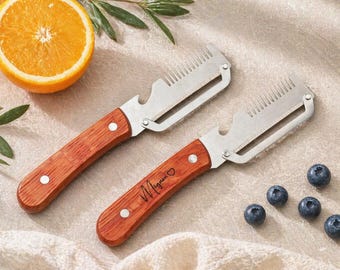Pelapatate personalizzato con manico in legno, pelapatate per frutta in acciaio inossidabile, utensile da cucina inciso al laser, regalo perfetto per gli appassionati di cucina.