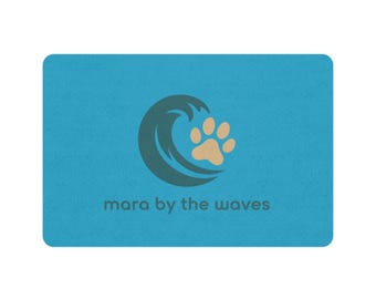 Alfombrilla antideslizante para comederos de mascotas Coastal Paw (30x45 cm) 'mara junto a las olas'