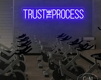 Vertrauen Sie dem Prozess Leuchtreklame Home Gym Led Licht Gym Motivationszitate Fitness Zeichen Gym Neon Schild Büro Wand Dekor Gym Liebhaber Geschenk
