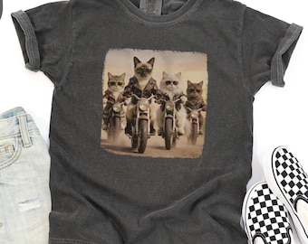 Camiseta juvenil Comfort Colors con divertidos gatos en moto, camiseta vintage de gatito motero, gráfico de meme de gato genial, regalo retro para amantes de los animales para niños.