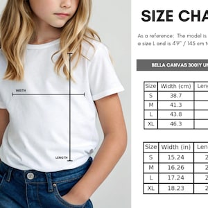 Puede incluir: Una camiseta blanca lisa de manga corta etiquetada como Bella Canvas 3001Y Unisex. La imagen incluye una tabla de tallas con medidas de ancho y largo en cent&iacute;metros y pulgadas para las tallas S, M, L y XL, indicando una altura de 145 cm.
