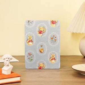 Winnie Pooh Kindle Hülle mit Handschlaufe, Kindle Paperwhite Hülle, Kindle Paperwhite, Kobo Clara, Colorsoft 2024, Kindle Paperwhite Hülle