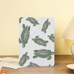Green Turtle iPad Case with Pencil Holder Cover for iPad 11/10/9/8 iPad Pro 9.7&quot; 11&quot; 12.9&quot; iPad Air 5/6/7 iPad Mini 5/6/7 iPad 11 2025