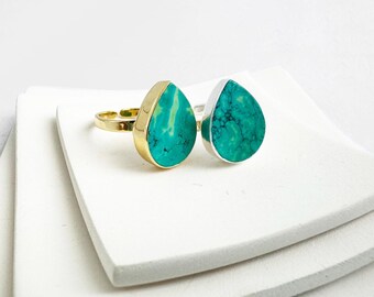 Anillo de turquesa natural en forma de lágrima: ajustable, de latón bañado en oro y plata.