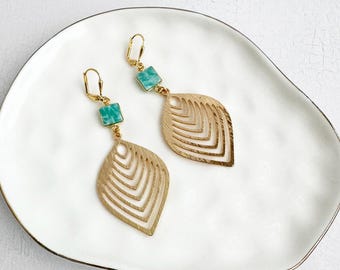 Pendientes colgantes de amazonita: joyas llamativas con diseño marquesa en oro cepillado