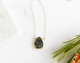 Labradorite Gemstone Slice Necklace in Gold. Dainty Gemstone Layering Necklace. Simple Delicate Crystal Necklace