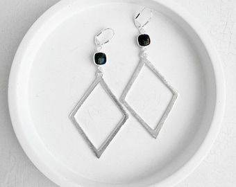 Pendientes colgantes de diamantes Mojave verde azulado: joyas geométricas de plata cepillada