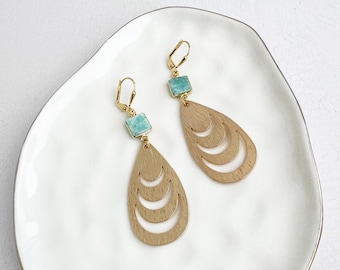 Pendientes colgantes de amazonita: lágrima de oro cepillado con cortes en forma de media luna