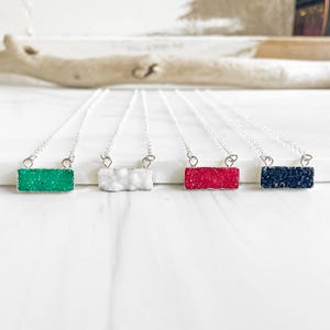 Kleine Druzy Bar Halskette aus Sterling Silber. Einfache zierliche Silberkette. Kristallhalskette. Silber Halskette