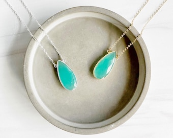 Collar de lágrima de calcedonia aguamarina: bisel de plata de ley o oro