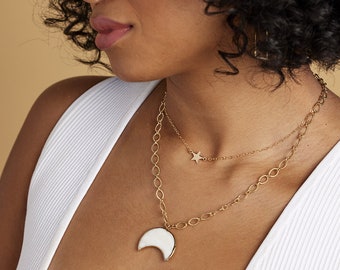 White Crescent Moon Necklace with Chunky Gold Chain. Chunky Chain Statement Necklace. Gold Moon Necklace. Shell Crescent Necklace