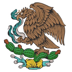 Puede incluir: Emblema bordado que representa un águila marrón con las alas extendidas, agarrando una serpiente en su pico. El águila está posada sobre un cactus verde con detalles rojos, sobre un fondo blanco. El diseño incluye una base azul y amarilla.