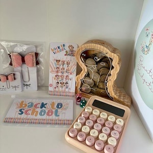 Suivi de l&#39;épargne scolaire pour la rentrée. Rembourrage d&#39;espèces, classeur budgétaire, A6, enveloppes d&#39;argent, épargne, défis, uniforme.
