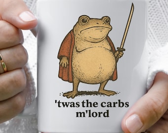 Twas the Carbs M'lord Cup - Funny Medieval Frog Mug - Chubby Toad Knight Gift - Cute Vintage Sword Amphibian - Coffee Mug Humor