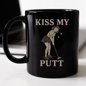 Kiss My Putt Retro Coffee Mug, Vintage 1940s Pin-Up Golfer Cup, Funny Golf Mug for Women, Nostalgia Golf Lover Gift, Sassy Golfing Mug