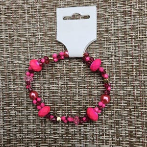 Handmade Pink Beaded Bracelet – Wire Boho Jewelry with Mixed Beads – Vibrant Fuchsia Accessory
