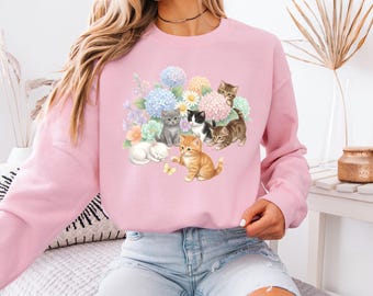 Retro Kitten Sweatshirt, Vintage Floral Cats Pullover, 90s Cute Kitties Crewneck, Pastel Hydrangea Cat Lover Gift, Cozy Unisex Top, Gift Tee