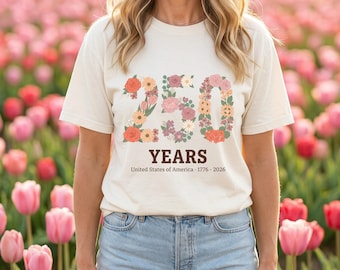 Camiseta del 250 aniversario, Camiseta floral de Estados Unidos 250 años, Regalo patriótico EE. UU. 1776-2026, Boho botánico, Rosas estilo cottagecore, Colores Comfort 1717