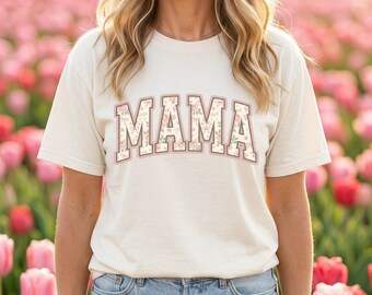 Camiseta Mama Coquette Rose, camiseta universitaria con lazo rosa, regalo para el Día de la Madre, estampado floral botánico, primavera para ella, mamá única, Comfort Colors 1717