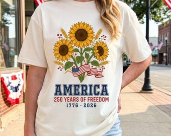 Camiseta del 250 aniversario, Camiseta Girasol de América 250 años, Regalo patriótico Libertad 1776 2026, Ramo de banderas rojo, blanco y azul, Colores Comfort 1717