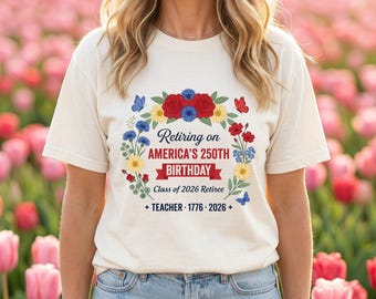 Camiseta del 250 aniversario, camiseta de jubilación de profesor 2026, regalo patriótico de cumpleaños para estadounidenses jubilados, estampado floral de flores silvestres para ella, Comfort Colors 1717
