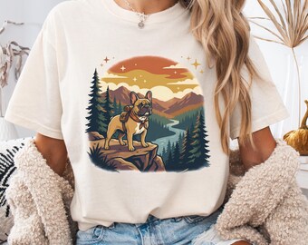 Shirt Franse bulldog, wandelende Frenchie grafisch T-shirt, hondenliefhebber shirt, avontuur hondenshirt, cadeau Franse bulldog minnaar, bergnatuur hondenshirt