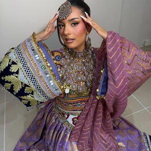 purple dress and gold accessories London wedding vibes  Purple gele, gold bag, and all the elegance.  Celebrating love and culture in style  OOTD: Dress by @meshki  #LondonWeddingGuest #WeddingGuestOutfit #WeddingStyleInspo #GeleStyle