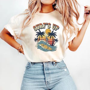 Retro Surf Graphic Tee: Beach Ocean Wave Unisex T-Shirt