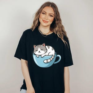 Cute Cat T-Shirt – Funny Cat Lover Tee, Kitty Graphic Shirt, Cat Mom Gift, Animal Lover Unisex Casual Top, Cozy Cat Design