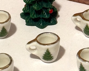 Puppenhaus-Miniatur, Weihnachtstee- oder Kaffeetasse aus Porzellan im Vintage-Look.