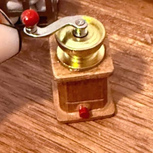 miniature vintage coffee grinder -1:12 scale